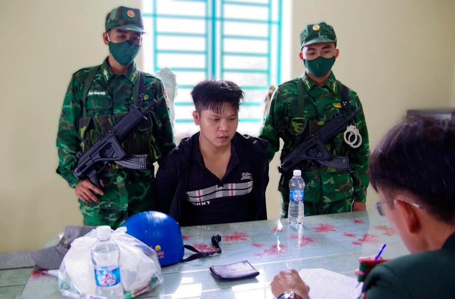 Khởi tố vụ án vận chuyển ma túy qua biên giới